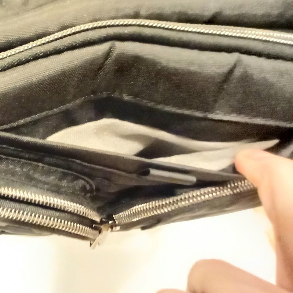 LUG Puddle Jumper Duffel Bag in Brushed Black New - Picture 12 of 14
